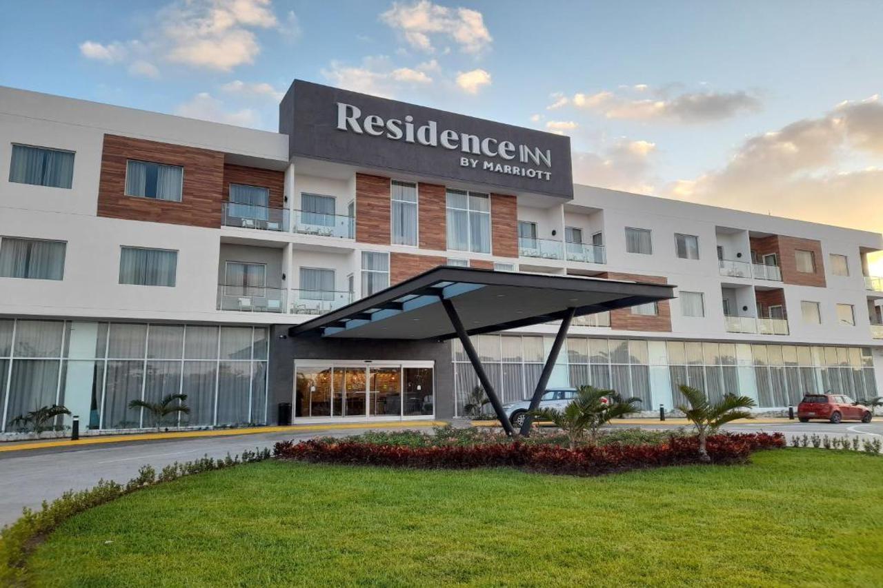 Residence Inn By Marriott Cancun Hotel Zone Екстериор снимка
