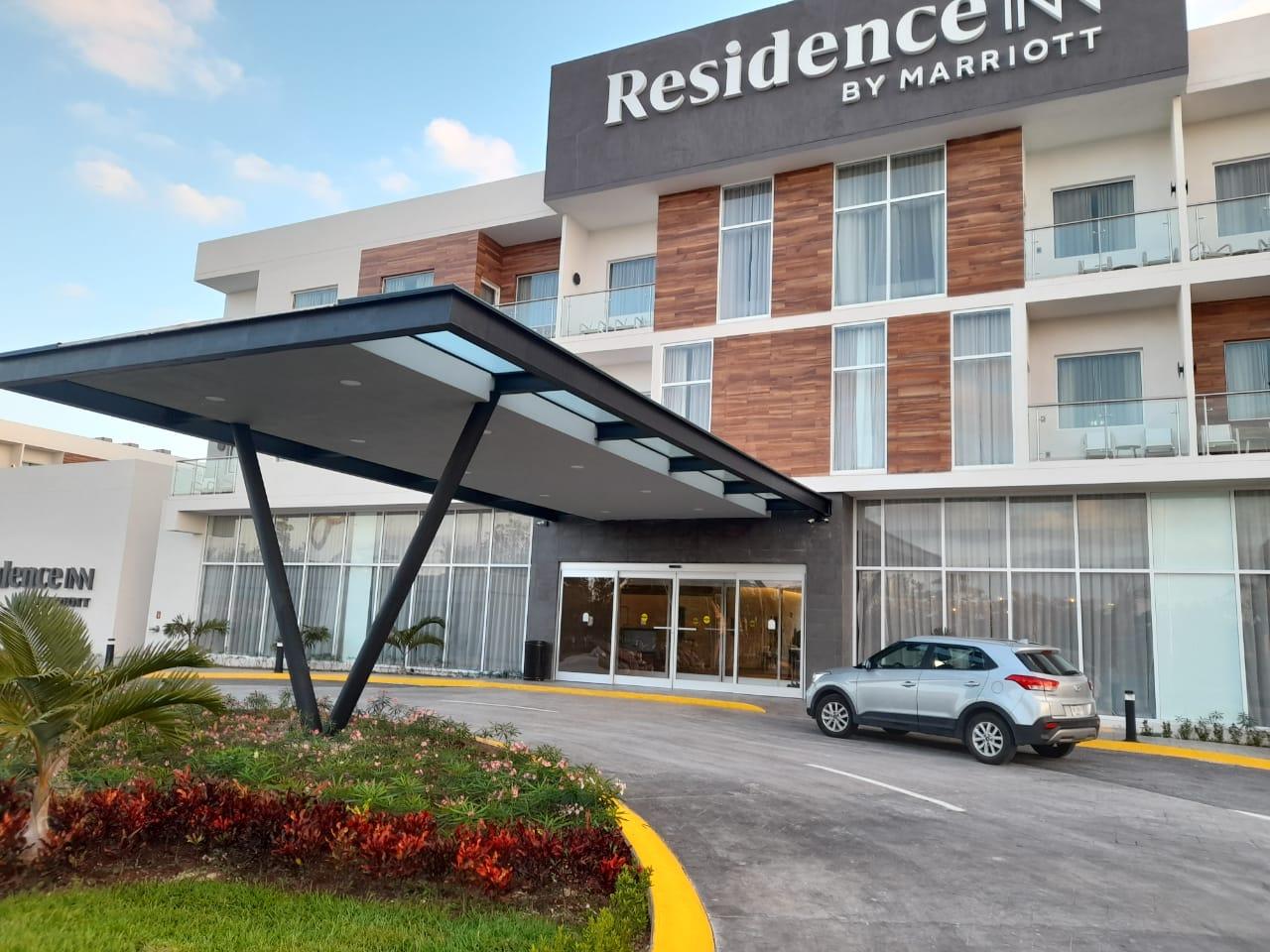 Residence Inn By Marriott Cancun Hotel Zone Екстериор снимка