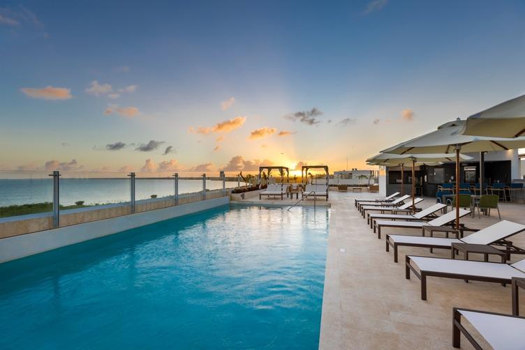 Residence Inn By Marriott Cancun Hotel Zone Екстериор снимка