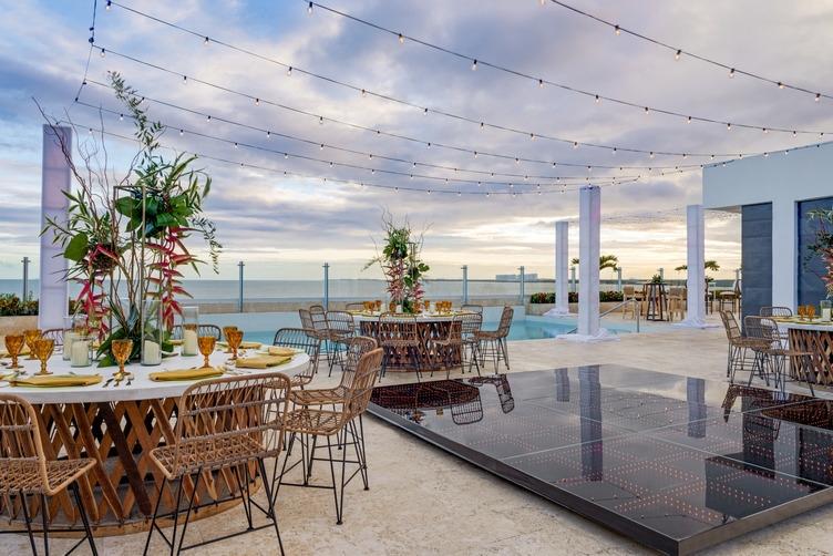 Residence Inn By Marriott Cancun Hotel Zone Екстериор снимка