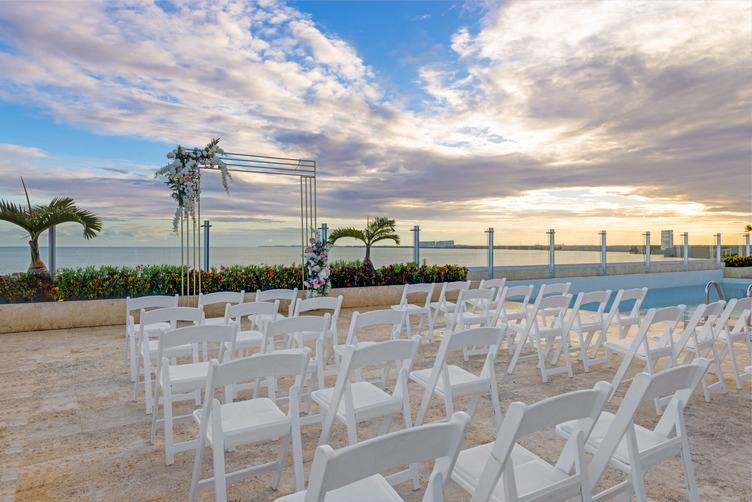 Residence Inn By Marriott Cancun Hotel Zone Екстериор снимка