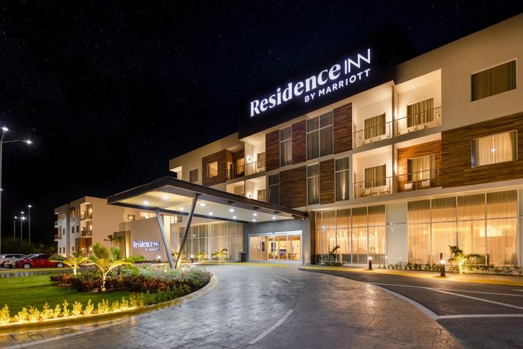 Residence Inn By Marriott Cancun Hotel Zone Екстериор снимка