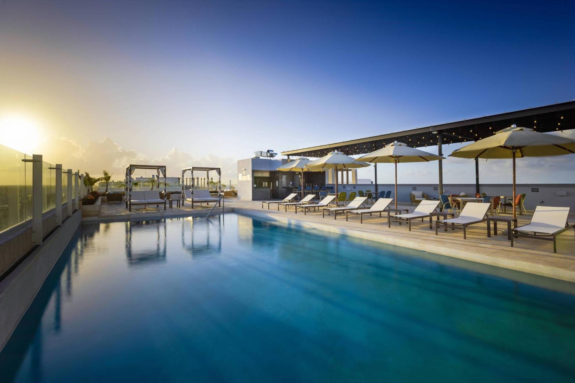 Residence Inn By Marriott Cancun Hotel Zone Екстериор снимка