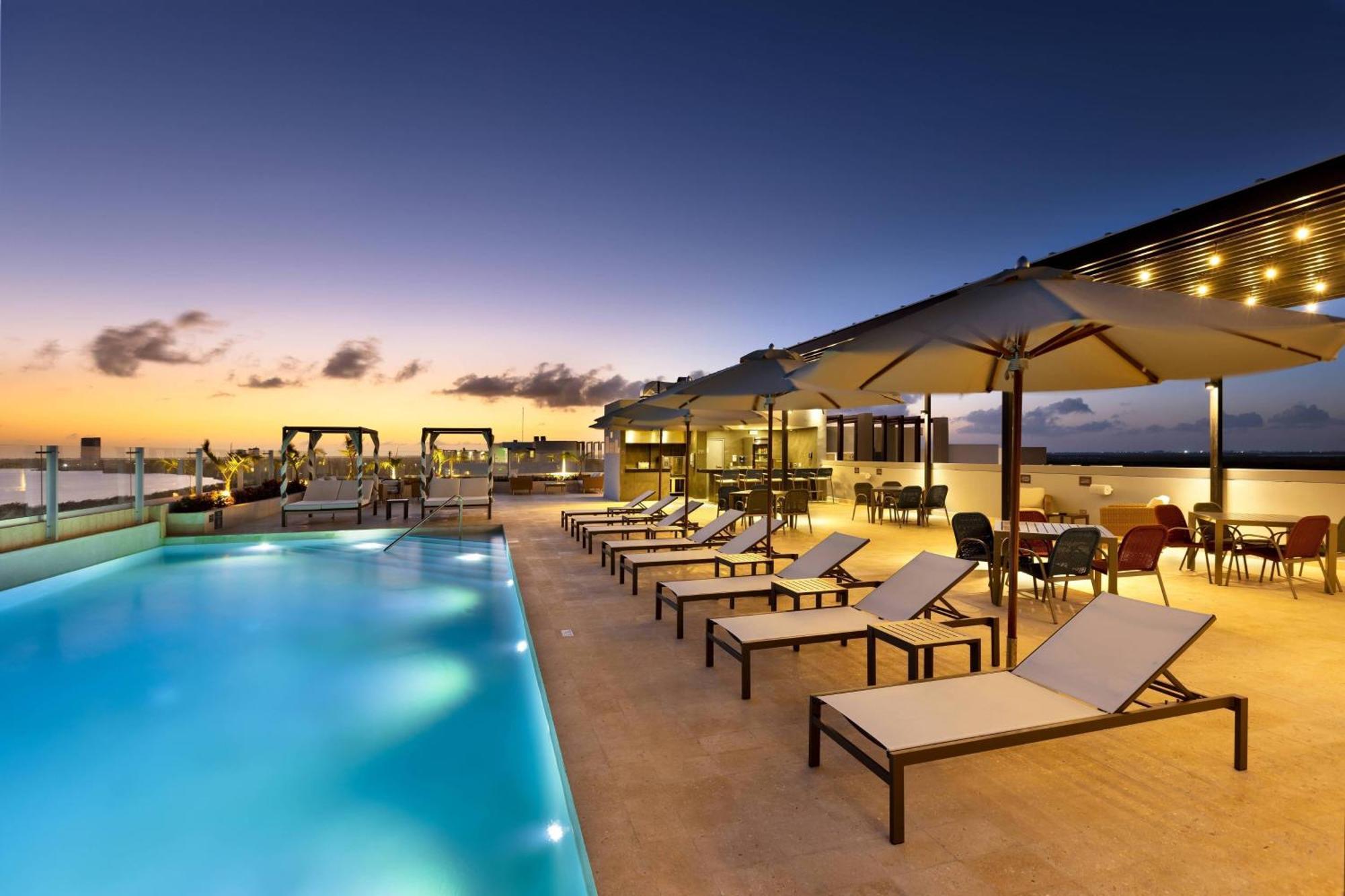 Residence Inn By Marriott Cancun Hotel Zone Екстериор снимка