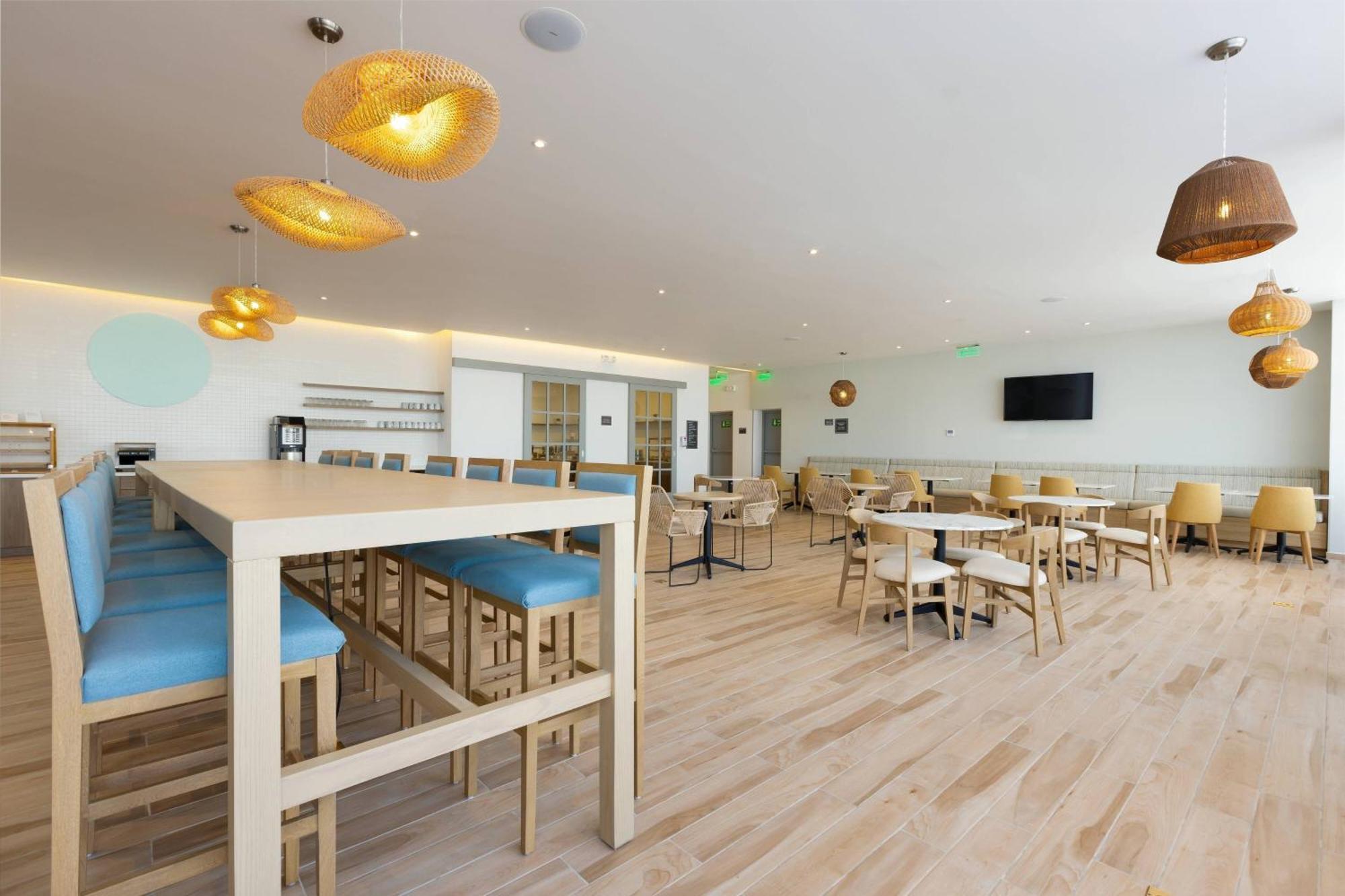 Residence Inn By Marriott Cancun Hotel Zone Екстериор снимка