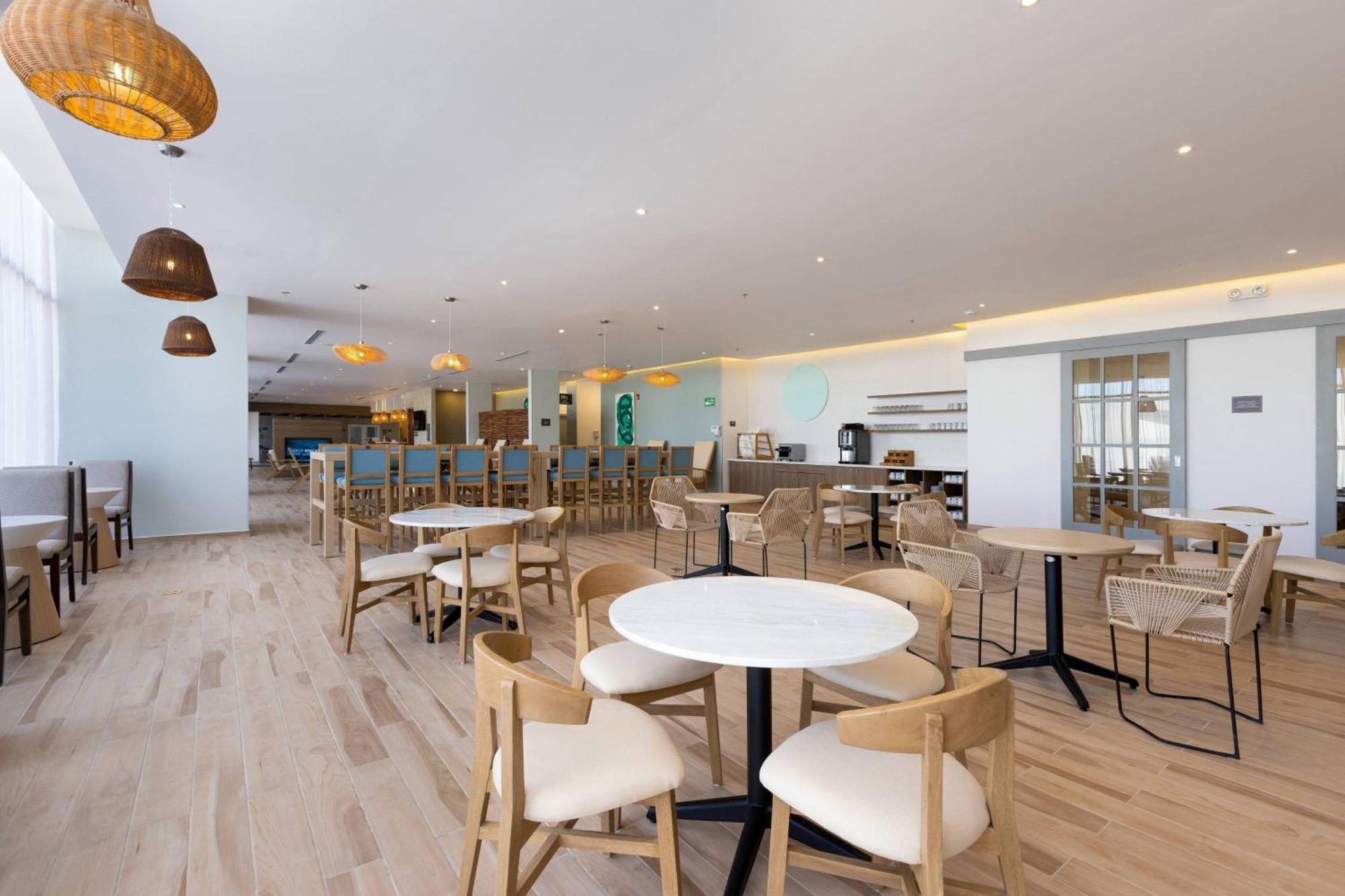 Residence Inn By Marriott Cancun Hotel Zone Екстериор снимка