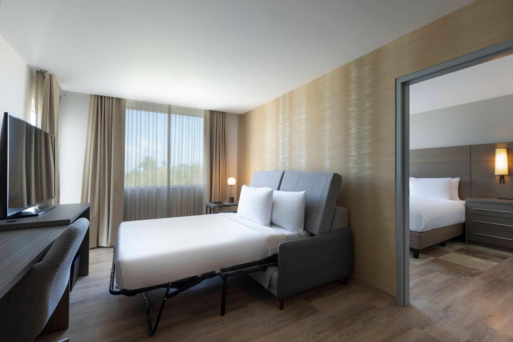 Residence Inn By Marriott Cancun Hotel Zone Екстериор снимка