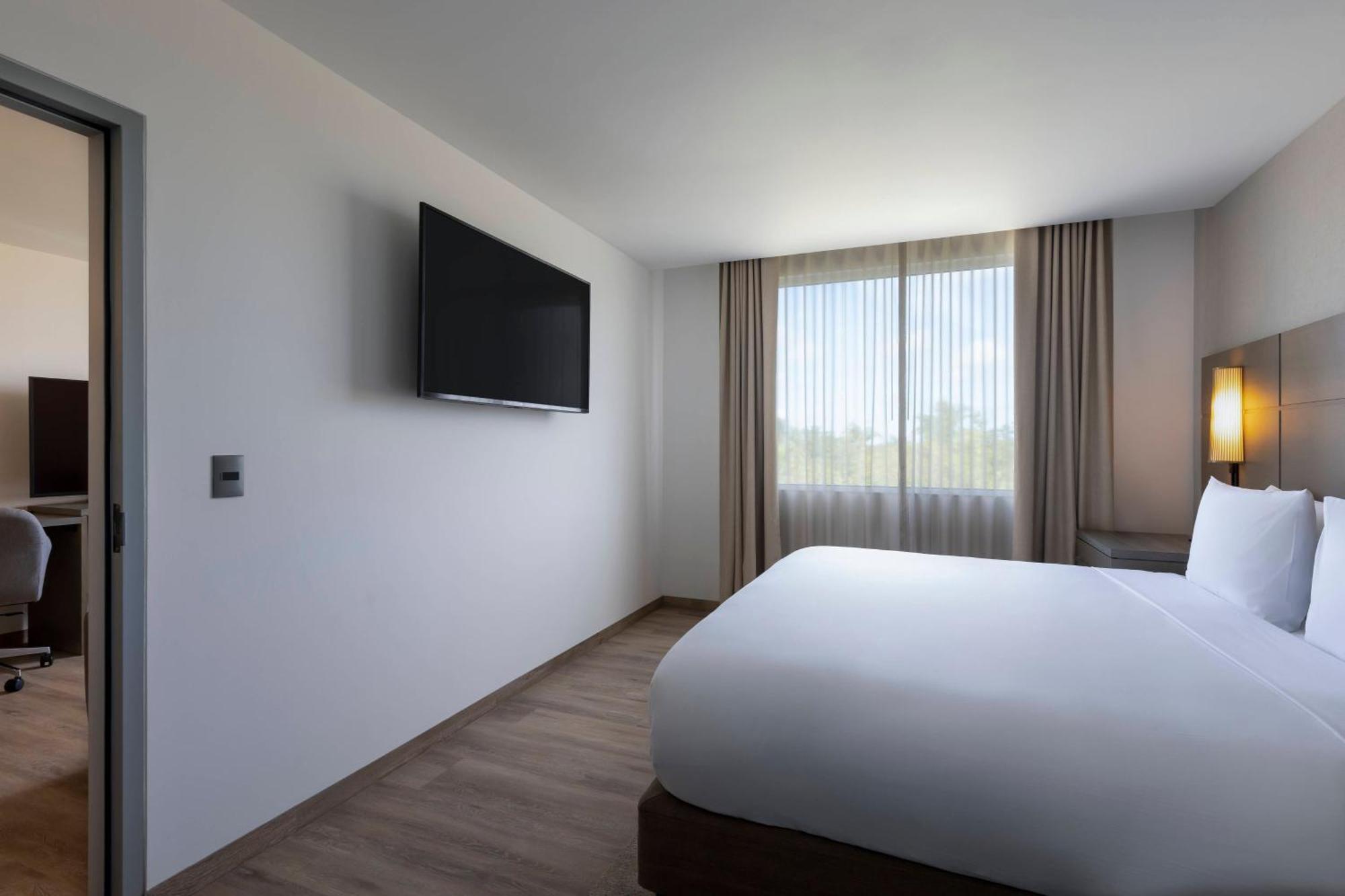 Residence Inn By Marriott Cancun Hotel Zone Екстериор снимка