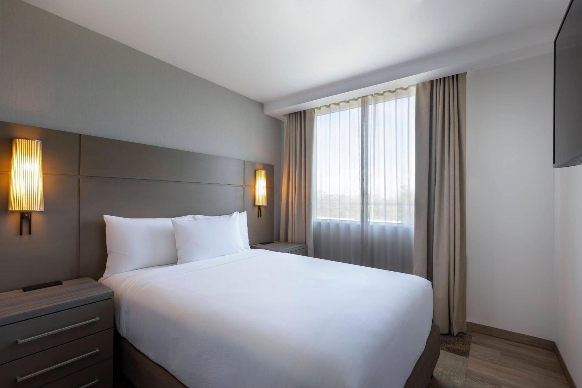 Residence Inn By Marriott Cancun Hotel Zone Екстериор снимка