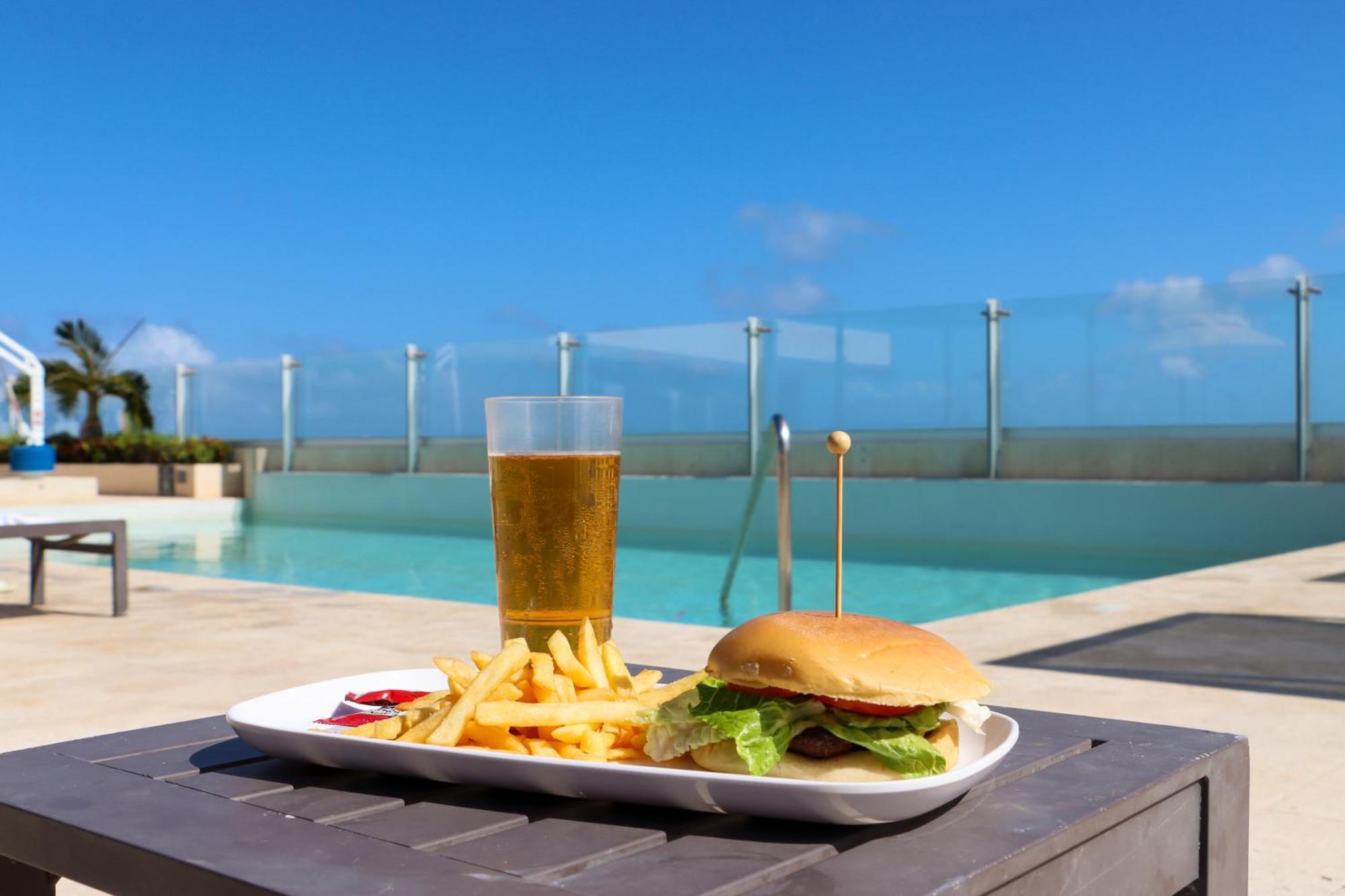 Residence Inn By Marriott Cancun Hotel Zone Екстериор снимка
